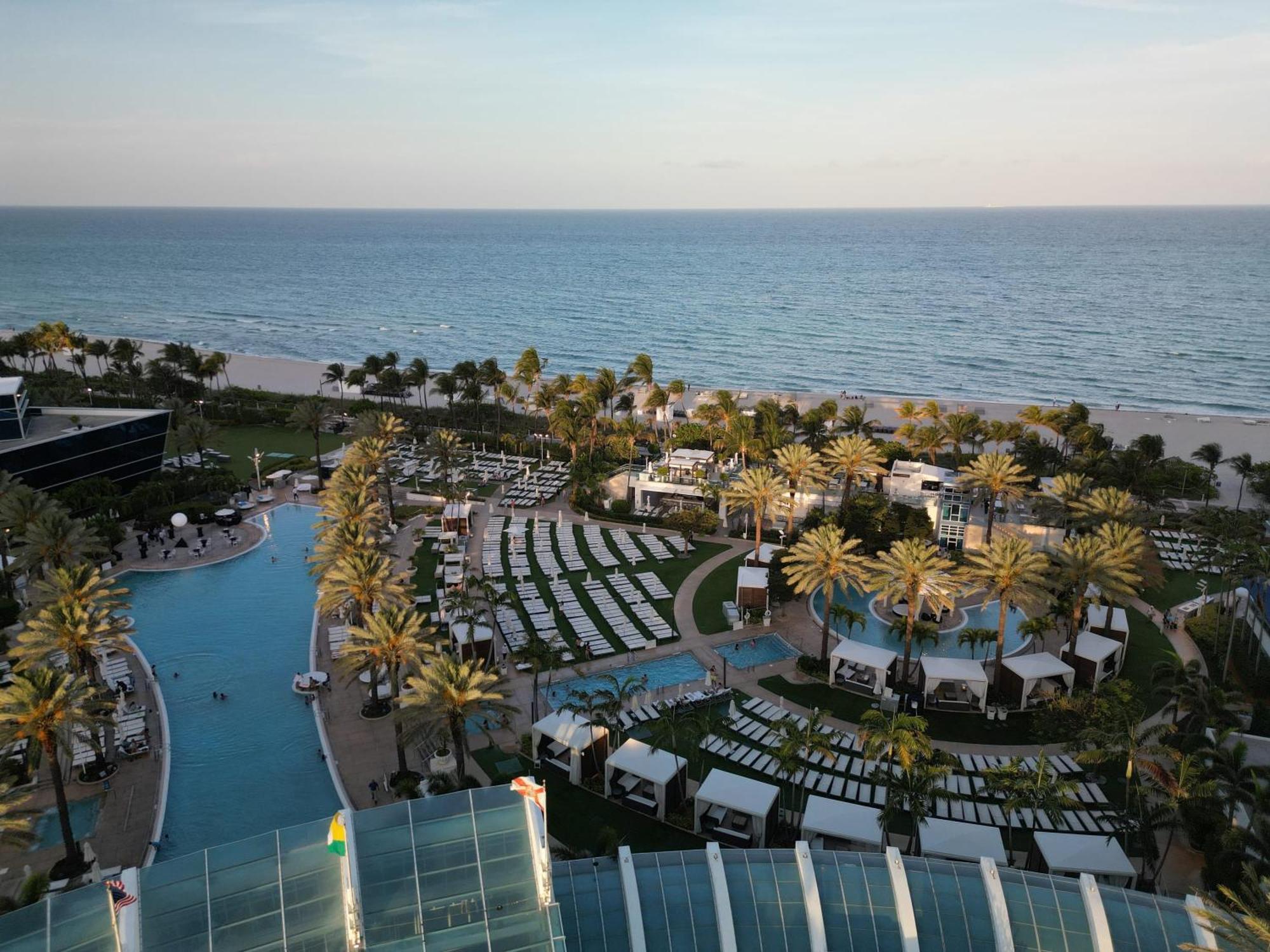 Fontainebleau Resort Balcony W Ocean And City View Miami Beach Esterno foto